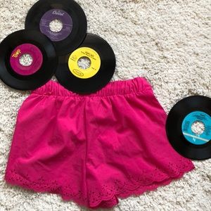 Detailed scalloped shorts!